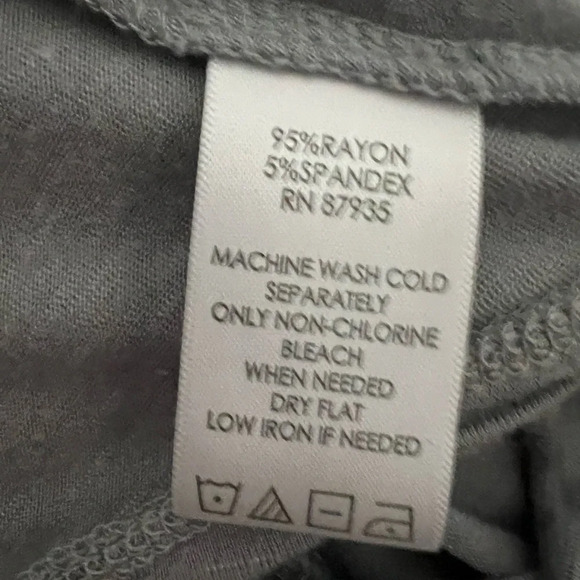 Logo by Lori Goldstein 2 top bundle - Picture 6 of 7